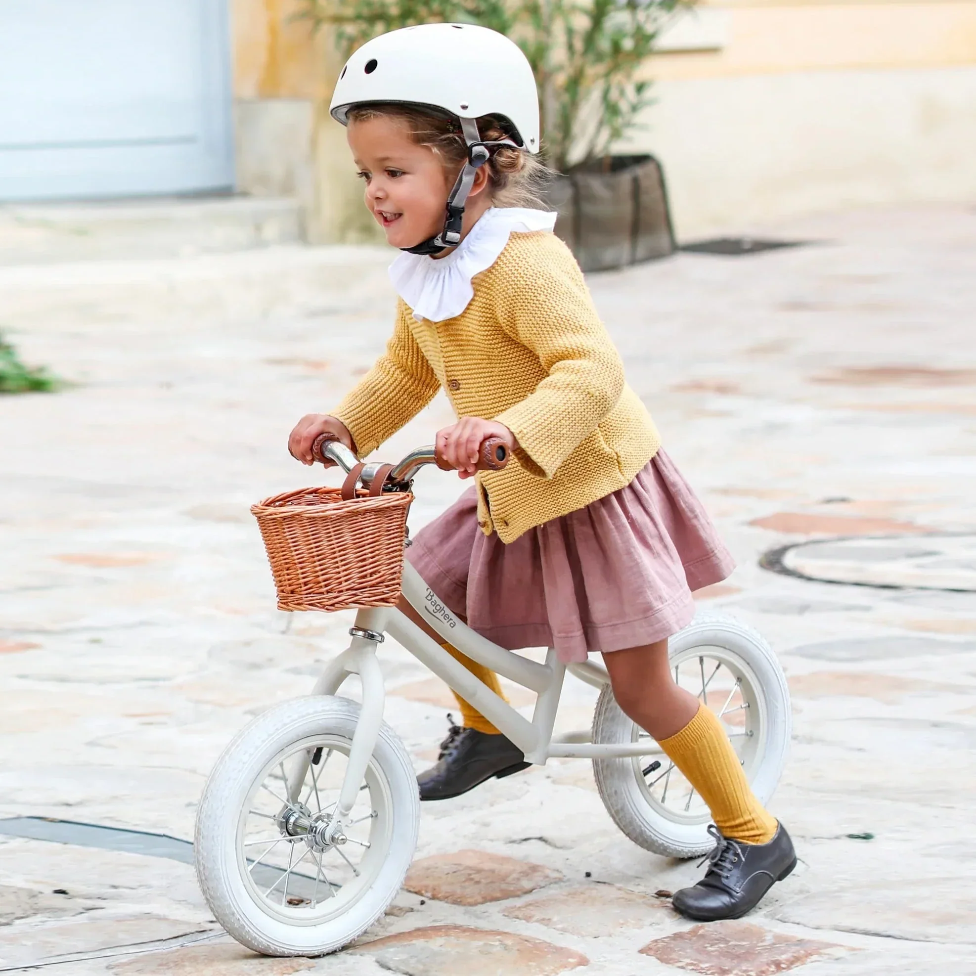 Bicycle BALANCE BIKE Ivory White + Helmet - Image 7