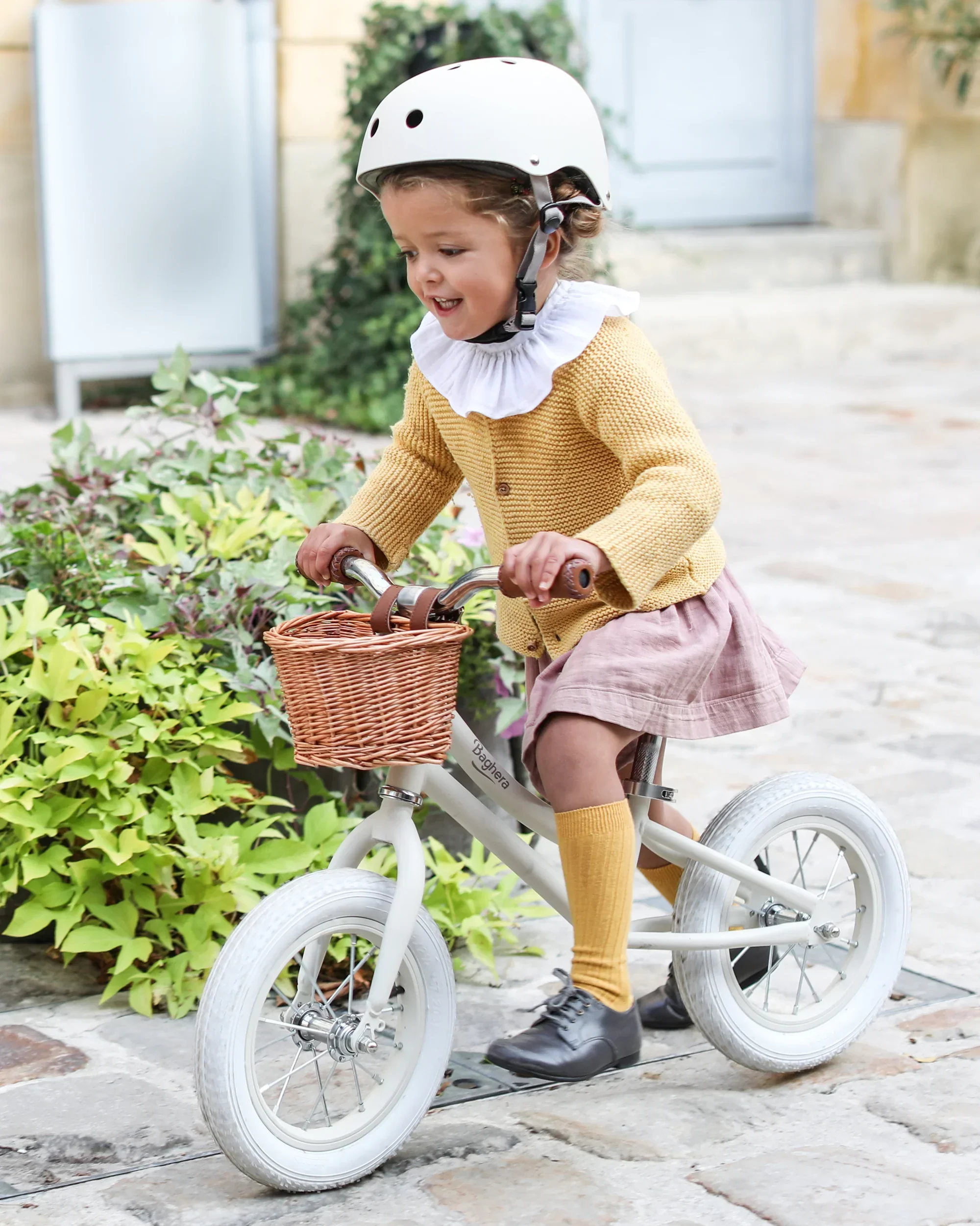 Bicycle BALANCE BIKE Ivory White + Helmet - Image 8